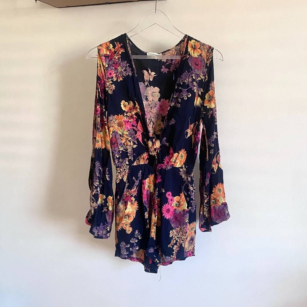 🪞 NEW tie front keyhole flared open sleeve romper